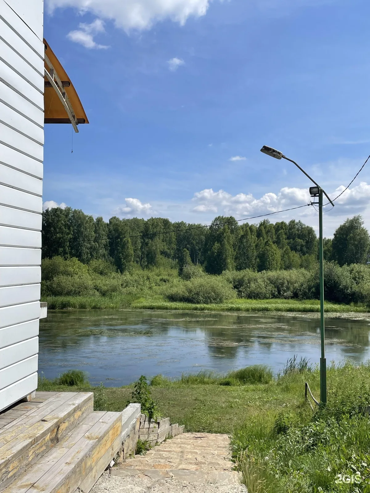 Терраса ресторана с видом на реку